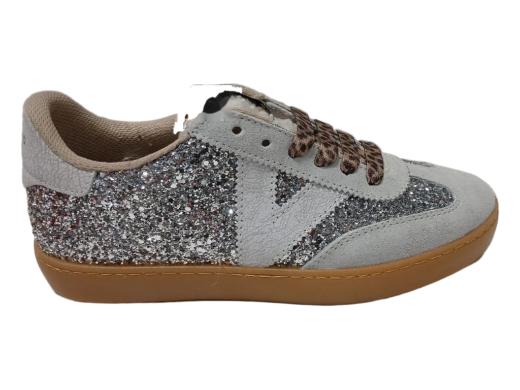 Basket Victoria Berlin, glitter argent, daim gris et lacets léopard