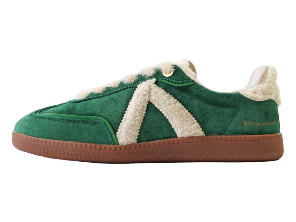 Basket ASFVLT Elite Classic en daim vert, V et lacets en sherpa crème, semelle gomme
