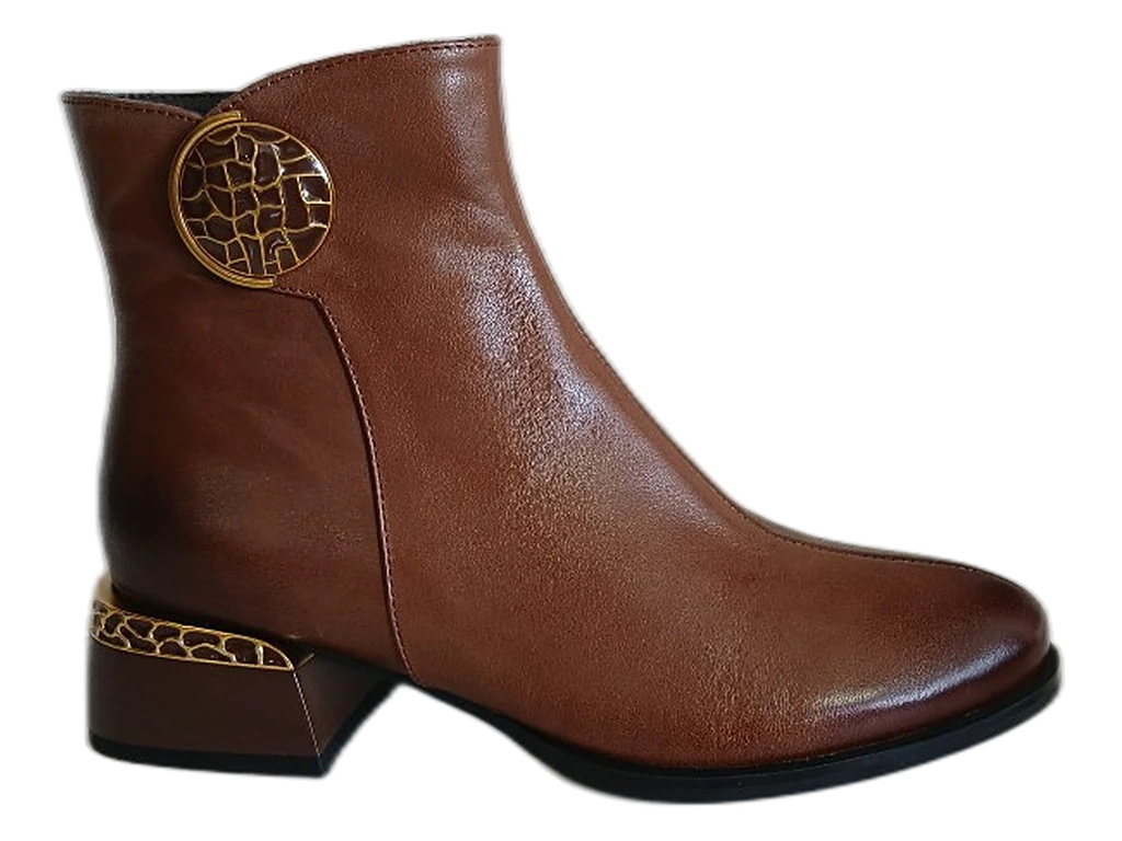 Bottine Badrid en cuir marron, médaillon doré et talon bloc