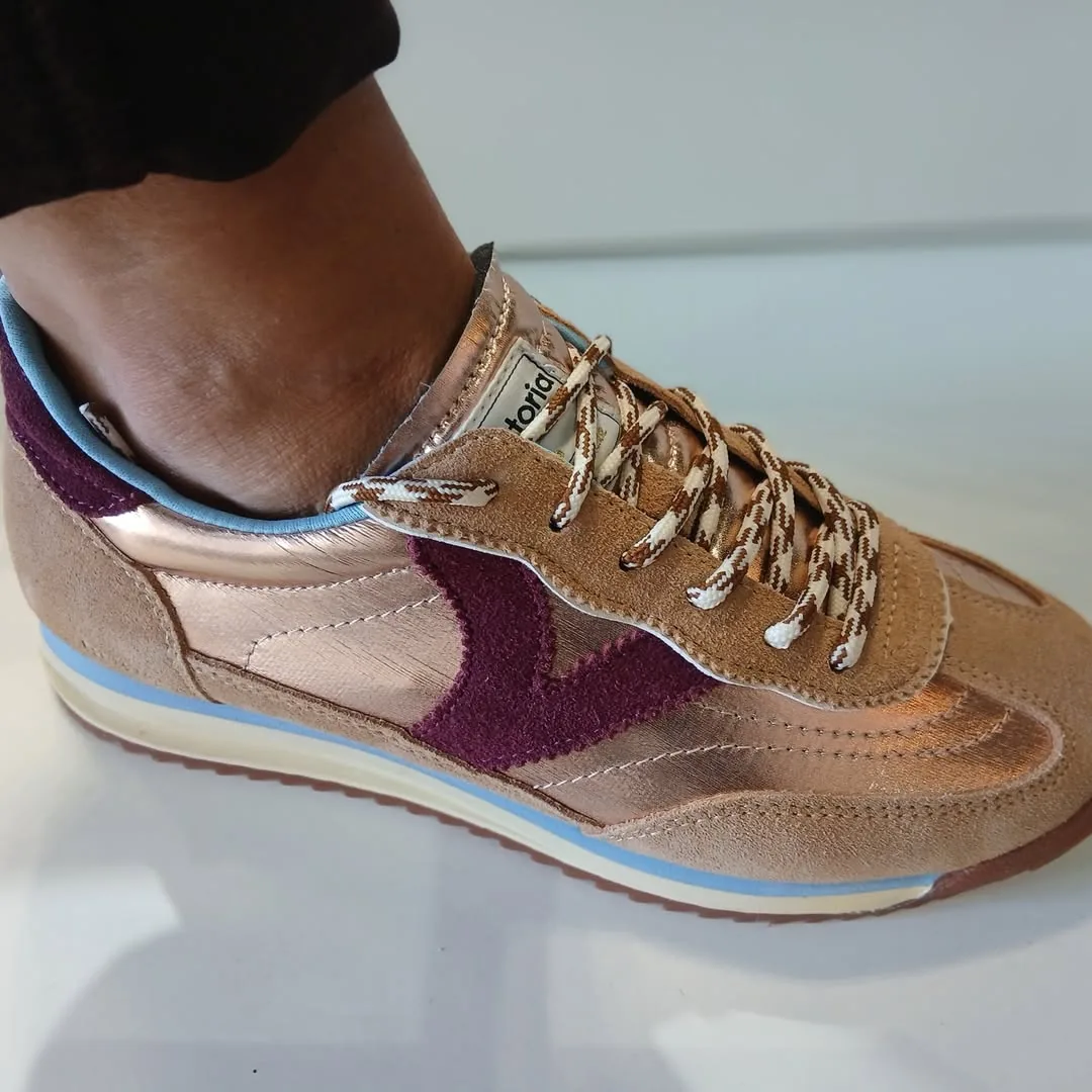 Basket Victoria rose gold et bordeaux, portée